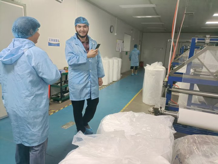 Cigireacht Nuacht-Factory Trádála Eachtraí ag custaiméirí an Mheán-Oirthir